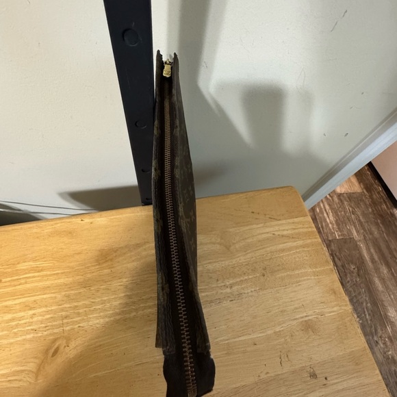 Louis Vuitton Brown Monogram Toiletry Bag 26 - Picture 11 of 16